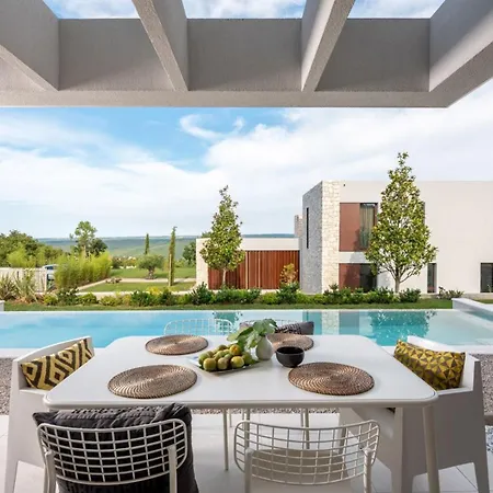 Adoral Villa